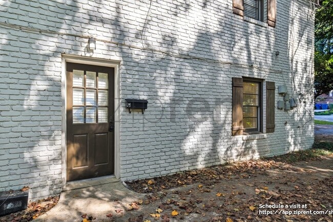 Building Photo - 792 Marstevan Dr NE
