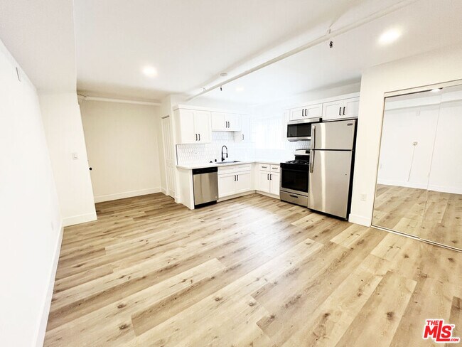 Foto del edificio - 11430 Cedar Ave