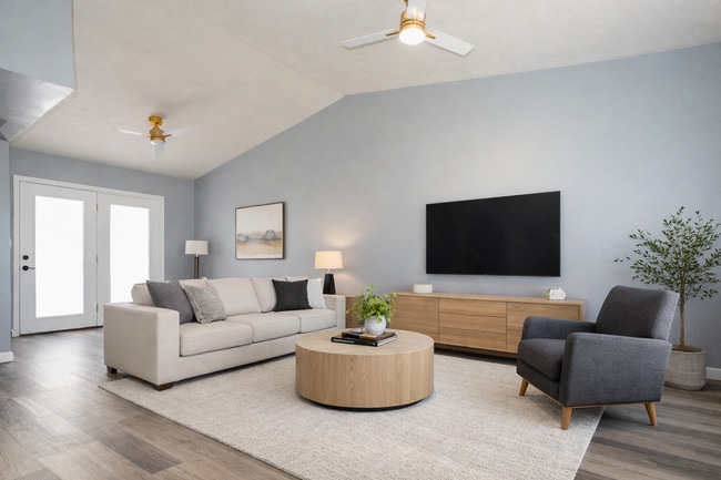 Beautifully Updated 3BR Home with Fenced Yard & Covered Porch - Beautifully Updated 3BR Home with Fenced Yard & Covered Porch