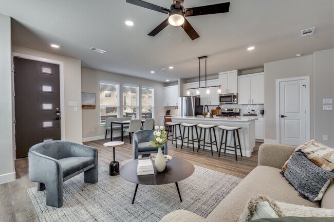 Foto del edificio - Townhomes at Sam Rayburn