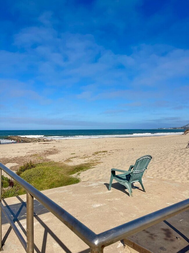 Foto del edificio - Classic Pierpont Beach House | 10-Month Lease | Just Steps to the Sand