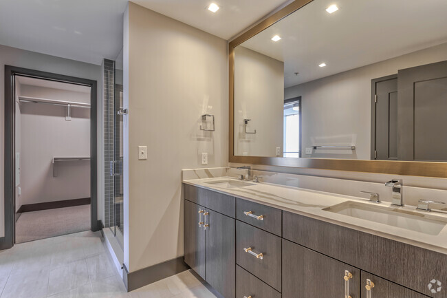 1HAB, 1BA: 787 ft² A4 - Baño - The National Residences