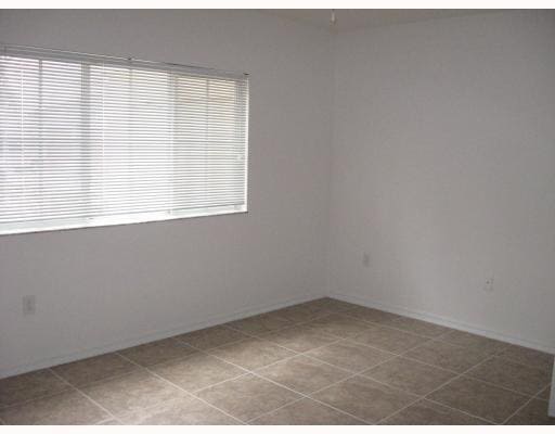 Foto del edificio - 2421 Centergate Dr