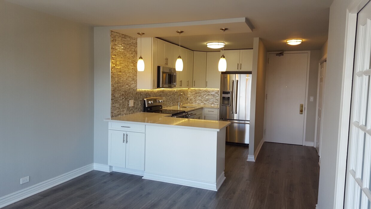 Foto principal - 655 W Irving Park Rd