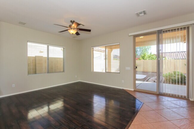 Foto del edificio - 7733 E Butte St