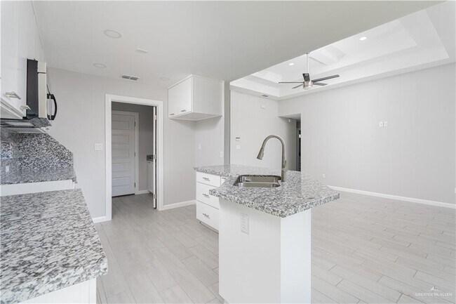 Foto del edificio - 13 Ginger Ave