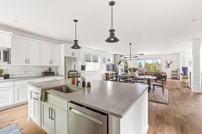Foto del edificio - 2543 NW Marken St