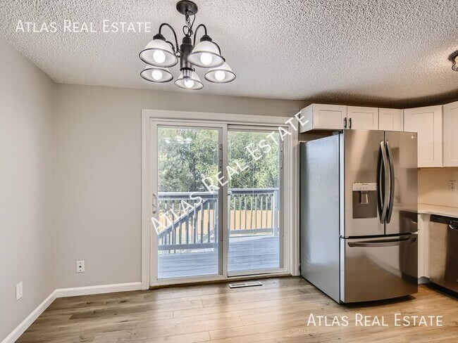 Foto del edificio - Beautiful 4 Bedroom-2 Bathroom!