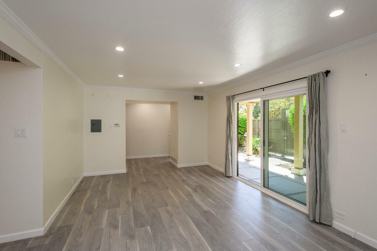 Foto principal - 5105 Admiralty Ln