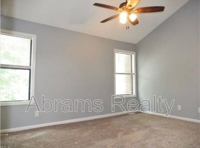 Building Photo - 1136 Glengarry Way