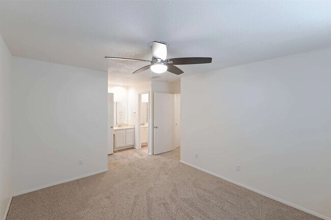 Foto del edificio - 8405 Bent Tree Rd