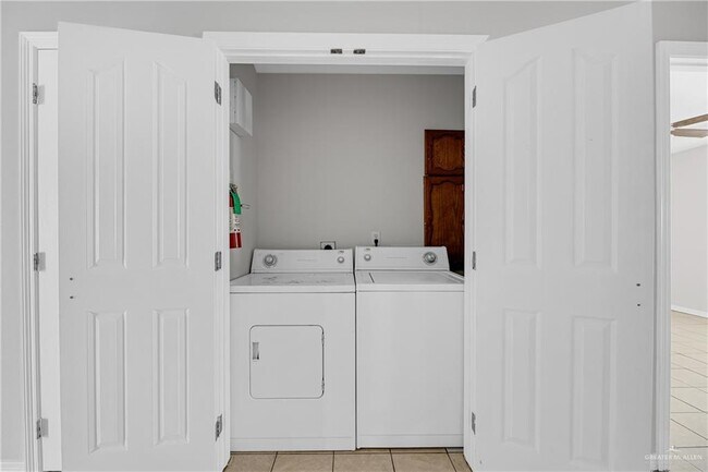 laundry - 712 Agate St