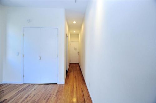 Foto del edificio - 216 E 11th St