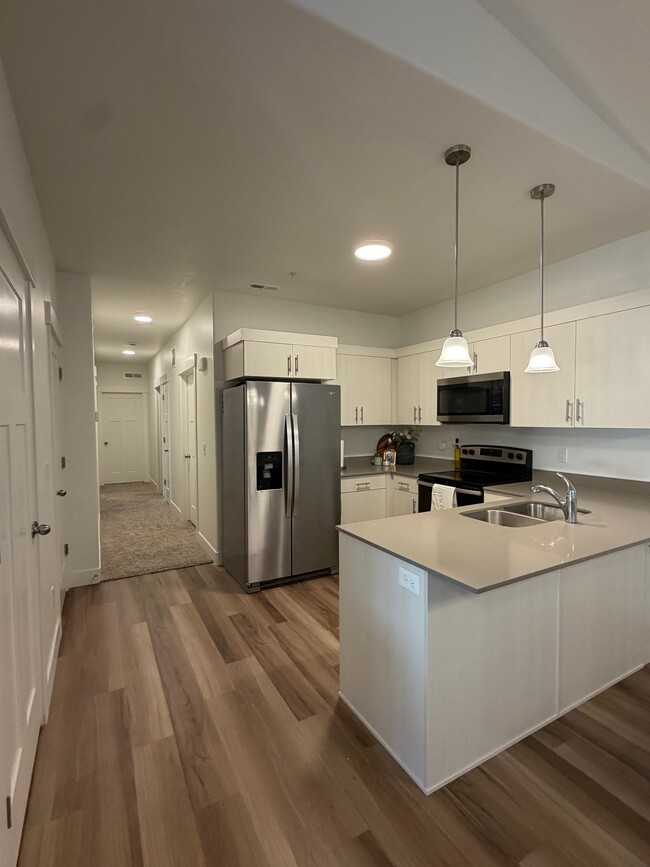 Photo - 13714 S Hanley Ln (Riverton, UT) Apartment