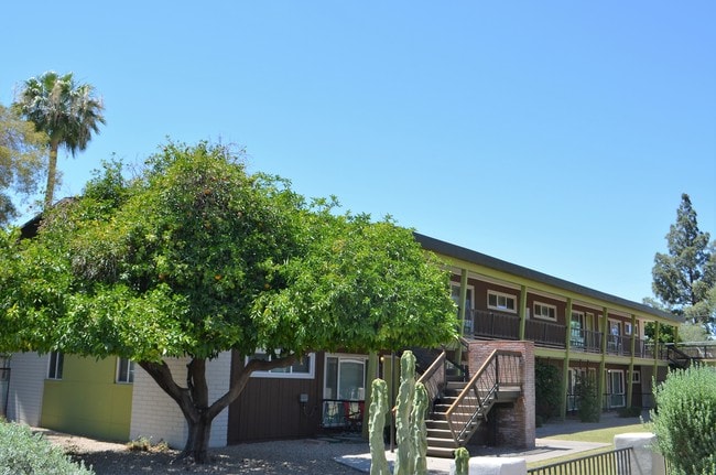 Building Photo - 326 W Earll Dr