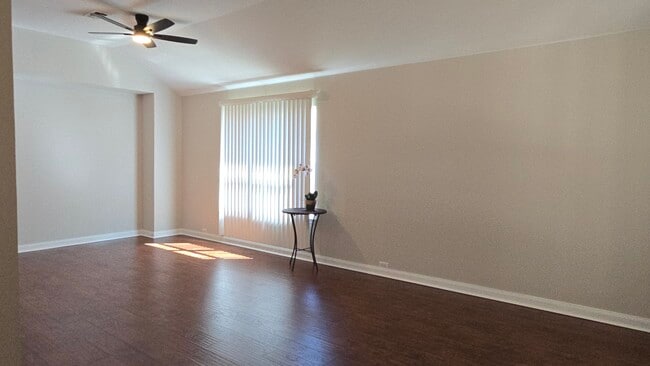 Foto del edificio - 6800 Oak Falls Dr