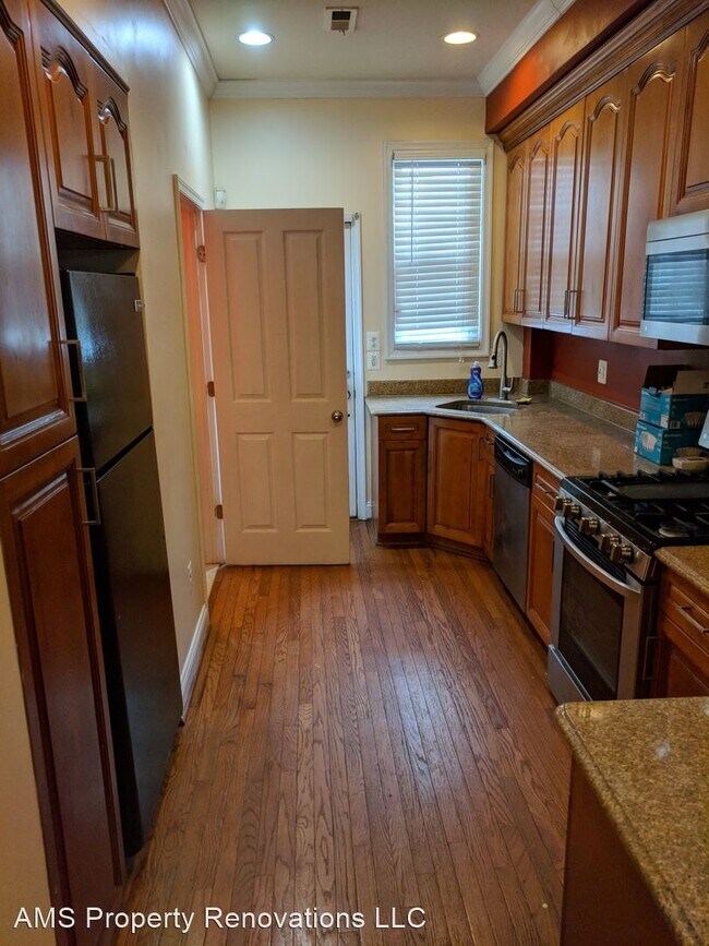 Building Photo - 3 br, 2.5 bath House - 1451 Washington Blvd