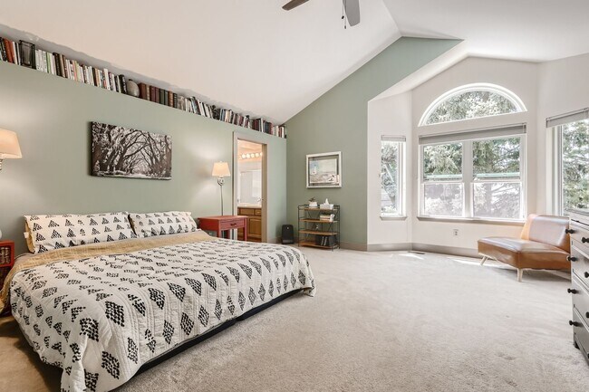 Foto del edificio - Spacious Family Friendly 4 BDR near Countr...