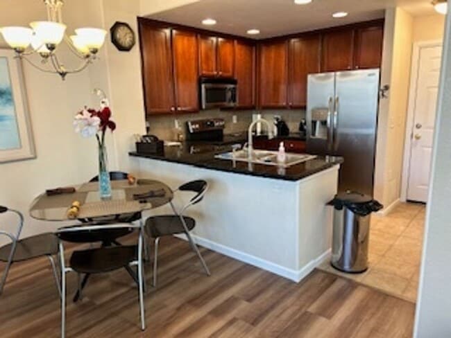 Building Photo - 3 Bedroom Townhome at The Landing at Cherr...