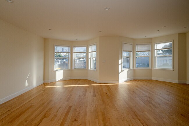 Building Photo - 1525 Ocean Ave