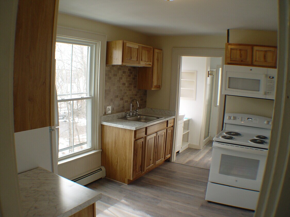 36 Larkin St Unit 2, Bangor, ME 04401 36 Larkin St Bangor, ME
