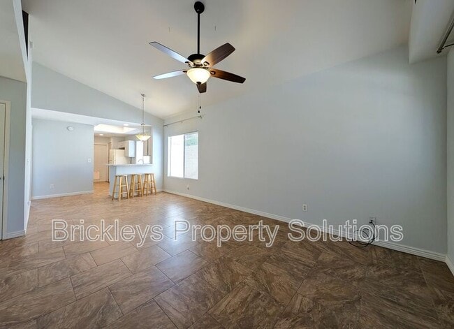 Building Photo - 2955 N Oregon St