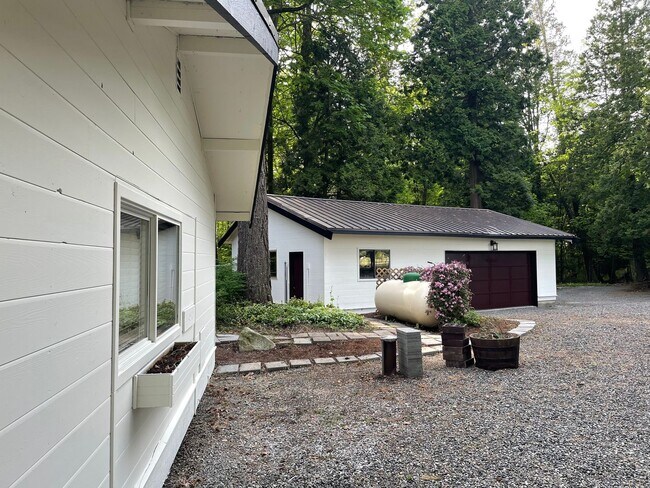 Foto del edificio - 2 Bedroom+1 Bath on 5 Acres - Ferndale