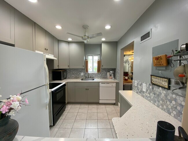 Building Photo - 2541 Boundbrook Blvd