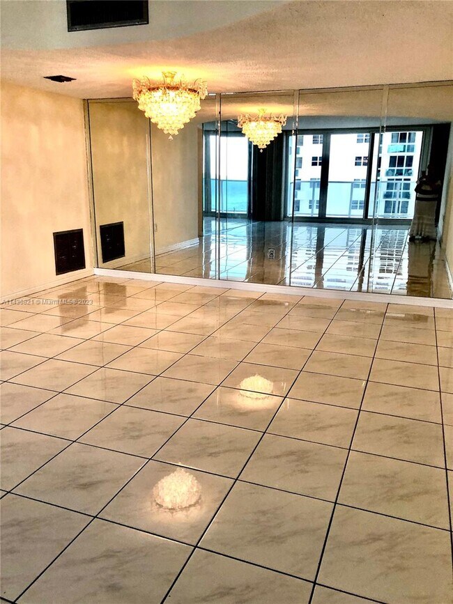 Foto del edificio - 2751 S Ocean Dr