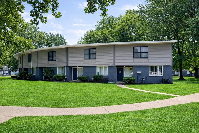Building Photo - Townhomes at 28th