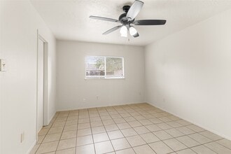 Building Photo - 9811 Mill Shadow Dr