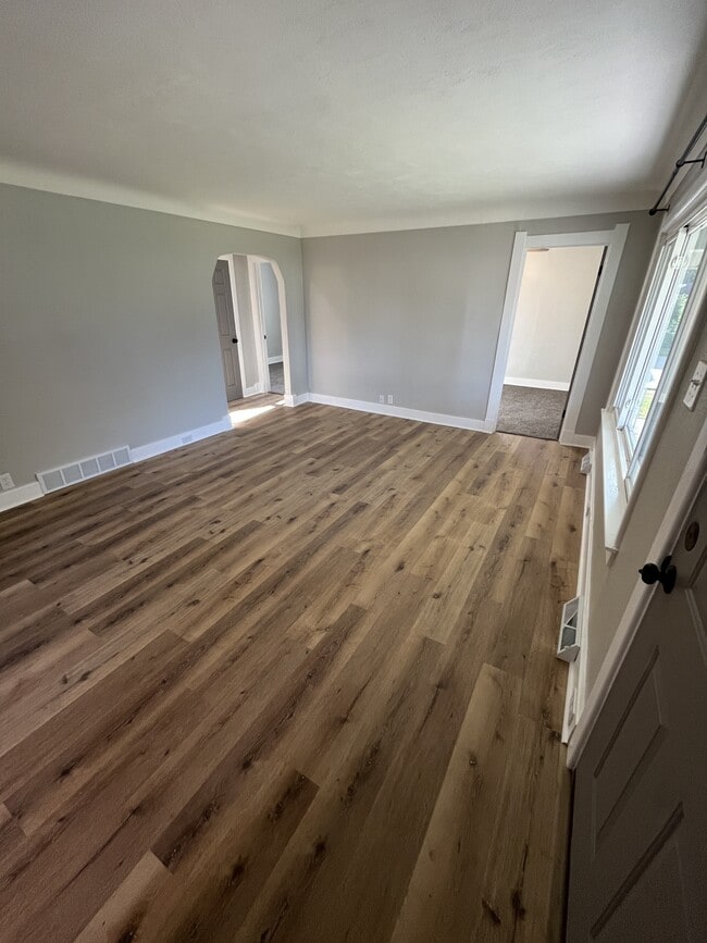 Building Photo - 5333 Collomore Rd