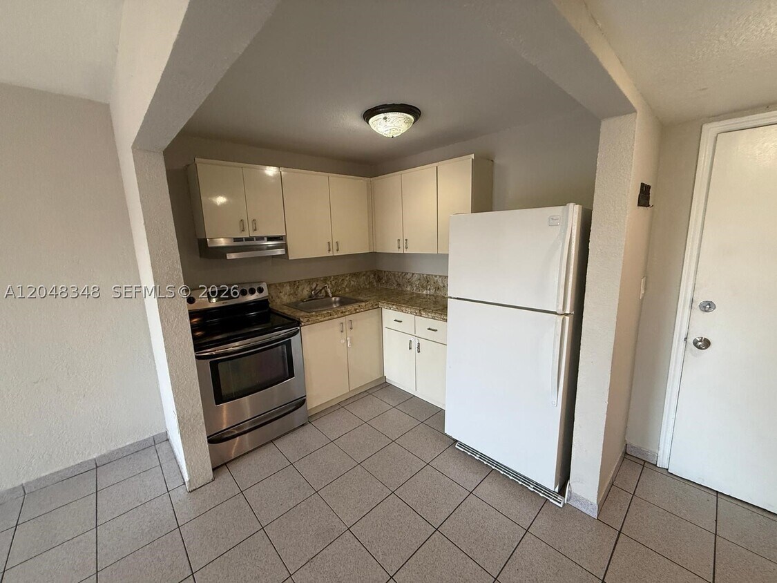 Foto del edificio - 17101 NW 57th Ave