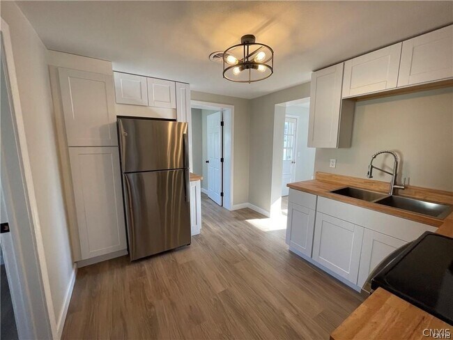 Foto del edificio - 4900 Bear Rd