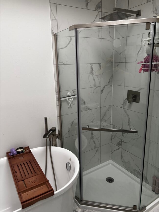 Foto del edificio - 3310 Saint Johns Ave