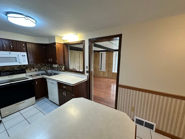 Foto del edificio - Homestead / Munhall - 2+ BR Single Family ...