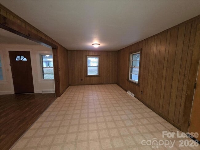 Building Photo - 114 Blacksnake Rd