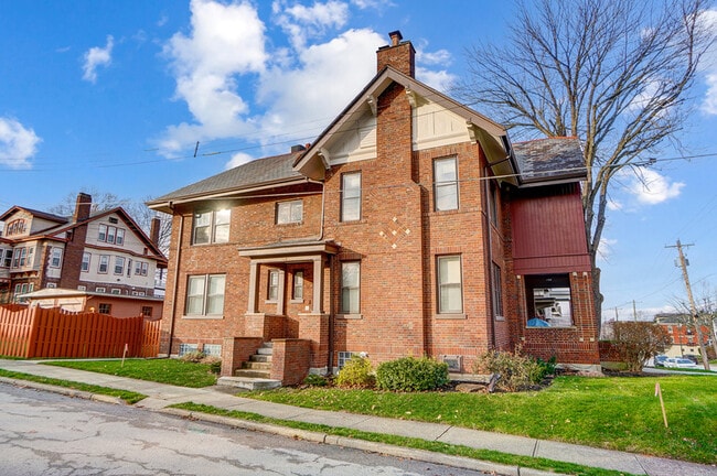 Building Photo - 2881 Observatory Ave