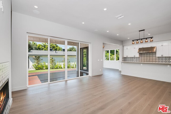 Foto del edificio - 4963 N Clybourn Ave