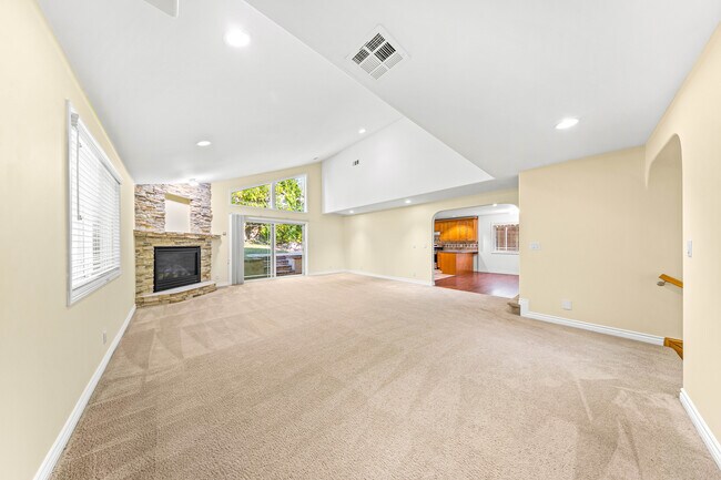 Family room - 2911 Stevens St