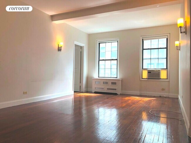 Building Photo - 175 W 76th St