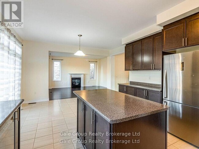 Building Photo - 200 Harcourt Cres