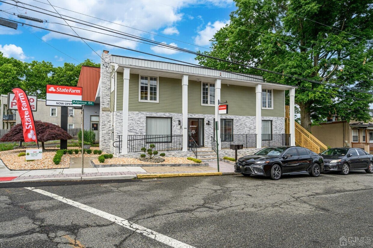Foto principal - 796 Amboy Ave