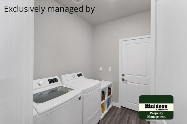 Foto del edificio - 2402 Sunrise Ln