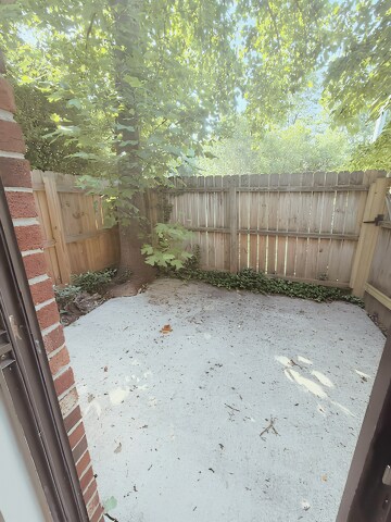 Foto del edificio - Beautifully Updated 3 Bedroom Condo with Community Pool in the Heart of Greenville!