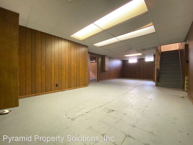 Building Photo - 3 br, 2.5 bath House - 7701 Dellwood Dr