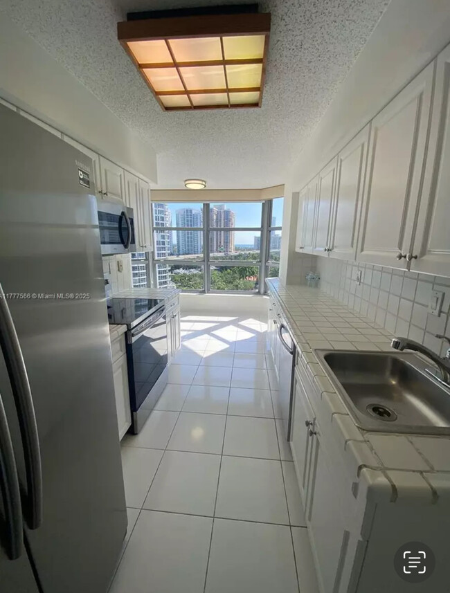 Foto del edificio - 3530 Mystic Pointe Dr