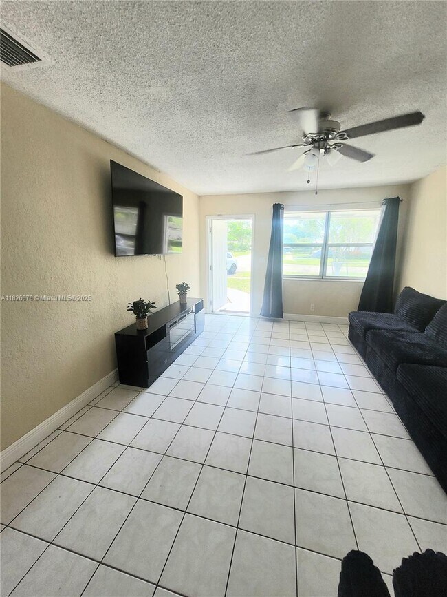 Foto del edificio - 1235 NW 58th Ave
