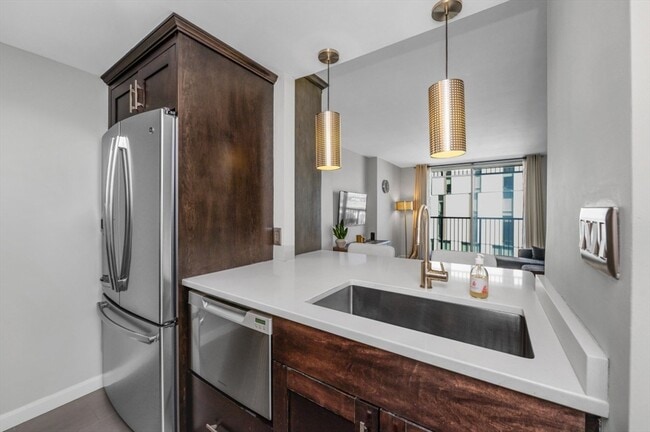 Building Photo - 12-12 Museum Way