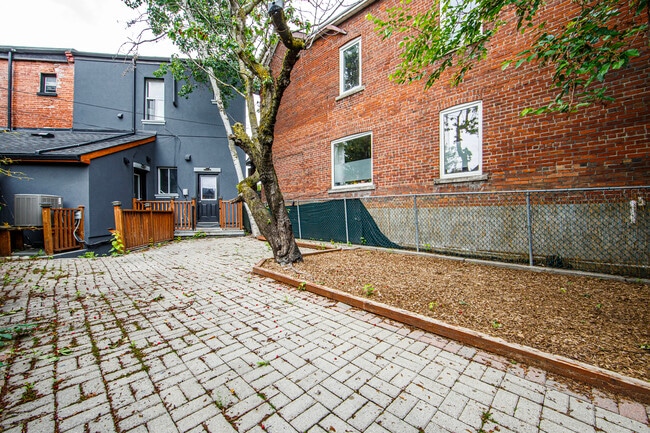 Building Photo - 2045 Davenport Rd
